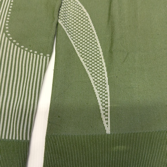 Vintage Athleta Partial Zip Green and White Yoga Top  - size Small - Picture 3 of 11